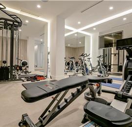 4 Bedroom Villa with Pool, Sumartin, sleeps 8